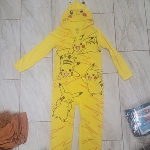Pikachu onsie (14/16)
